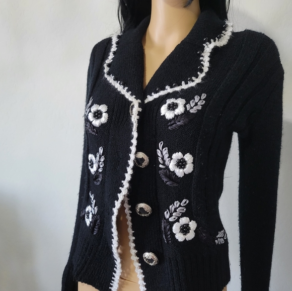 Beautiful Sweaters - Picture 4 of 13